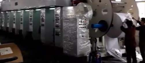 2011年2月成功投TL-260C型紙凹機（280m/min全自動(dòng)切換料）